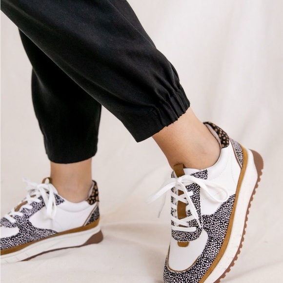Madewell White and Brown Sneakers with Sporty Design - Picture 2 of 8